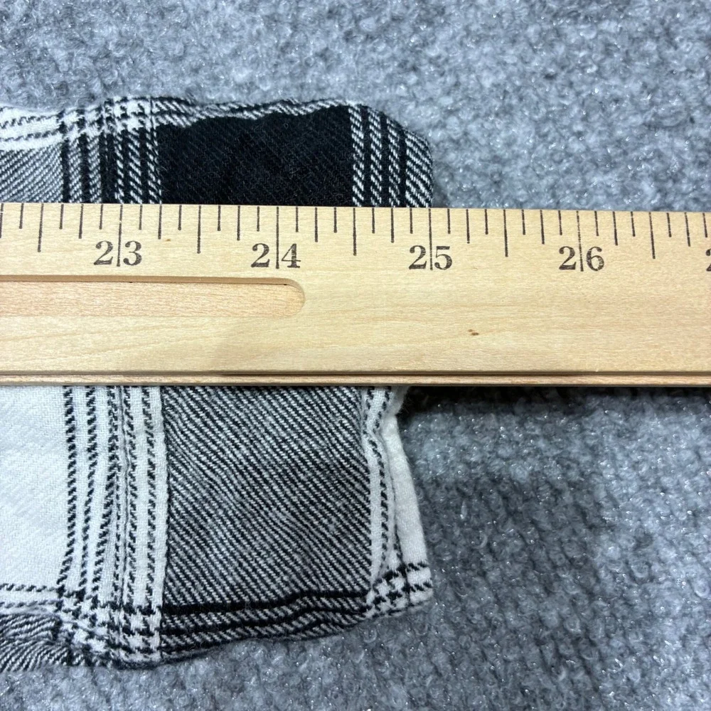 GAP Untucked Flannel Shirt Mens Small Black White Plaid Button-up Outdoor Casual